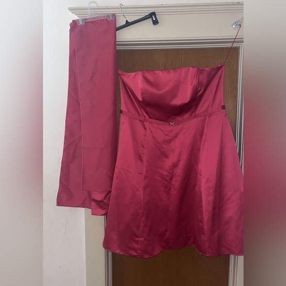 Short red formal dress - Picture 2 of 4